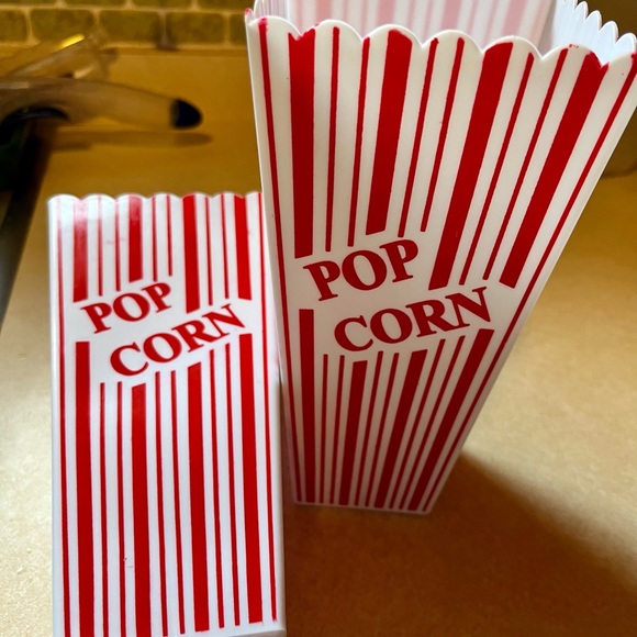 2 plastic popcorn 🍿 containers - Picture 4 of 9